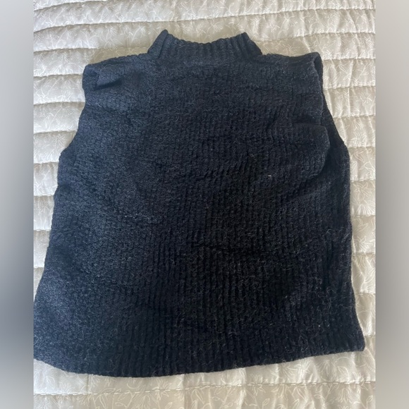 Old Navy Sleeveless Mock-Neck Eyelash Sweater for Women - Picture 5 of 7